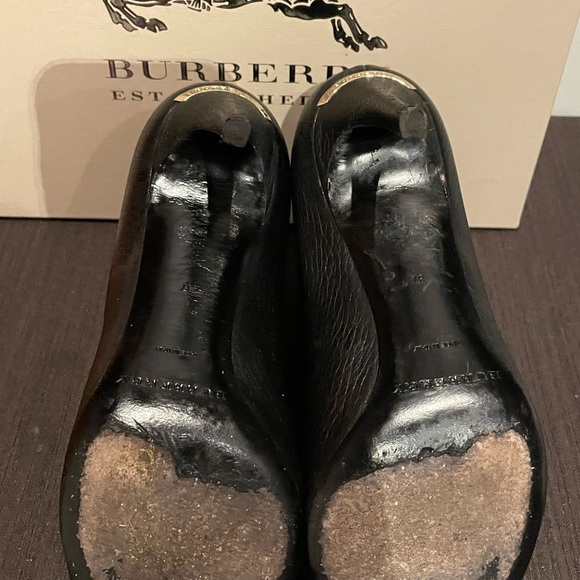 Burberry peep toe ankle bootie, black, good zipper, size 37. - Picture 7 of 8